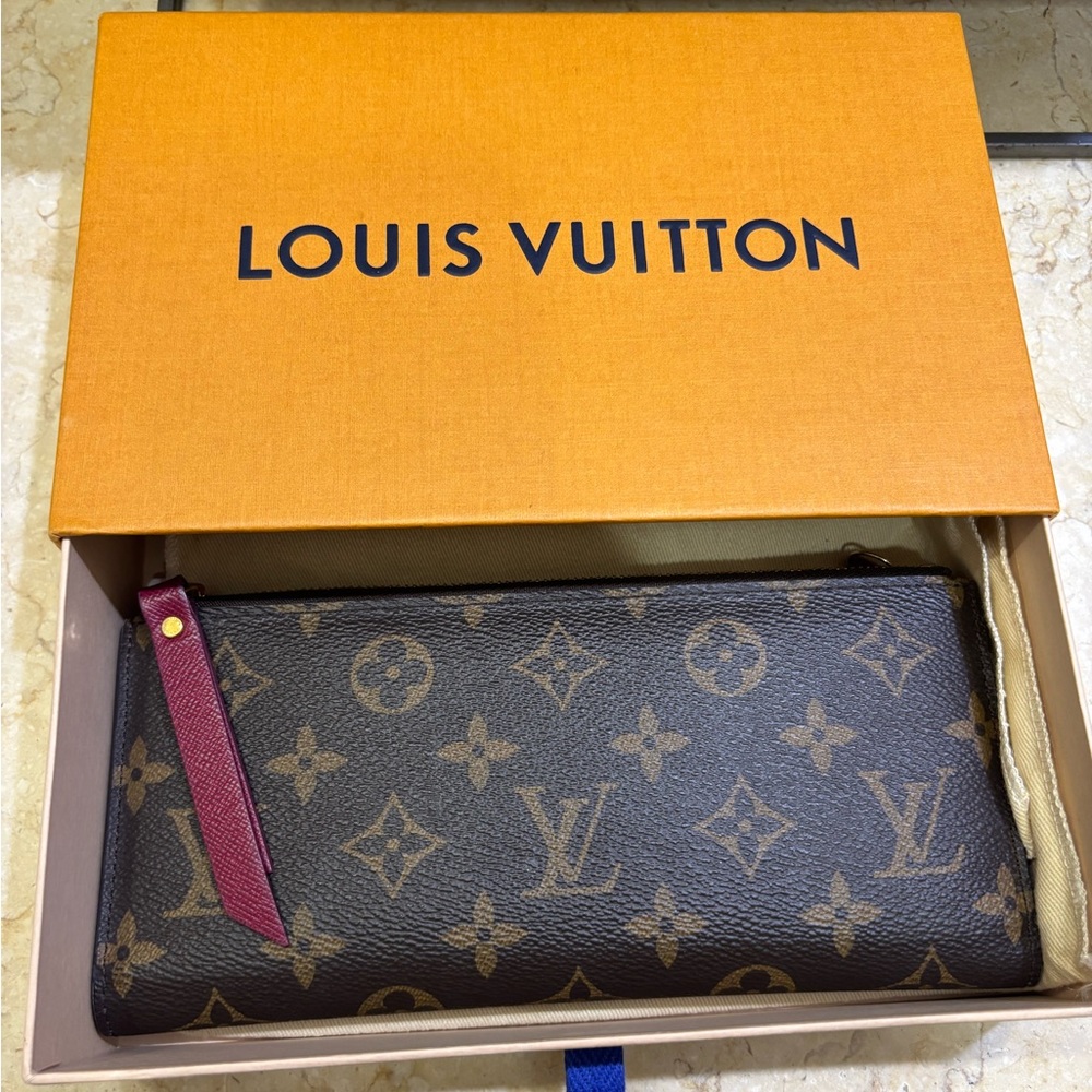 Louis Vuitton Adele Wallet -almost new!
